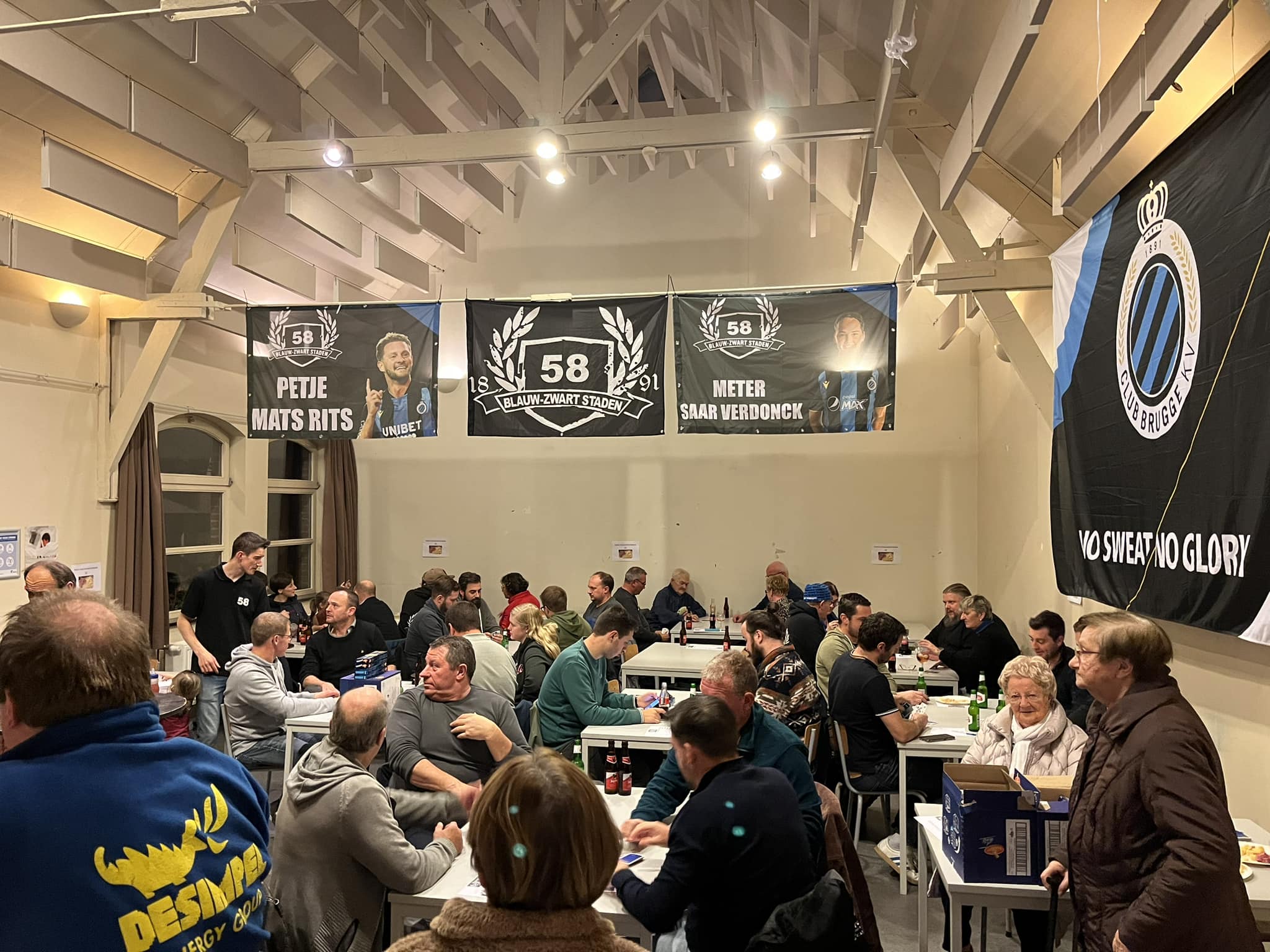 Supporter avond blauw zwart staden